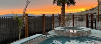 Secluded Oasis, heated pool and spa, RV hook-ups