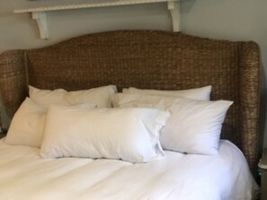 3 bedrooms, desk, free WiFi, bed sheets