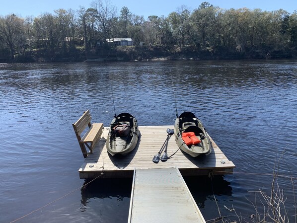 Lake - If you’re looking for a secluded river getaway this is your place! (Live Oak)