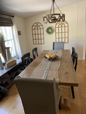 Dining - If you’re looking for a secluded river getaway this is your place! (Live Oak)