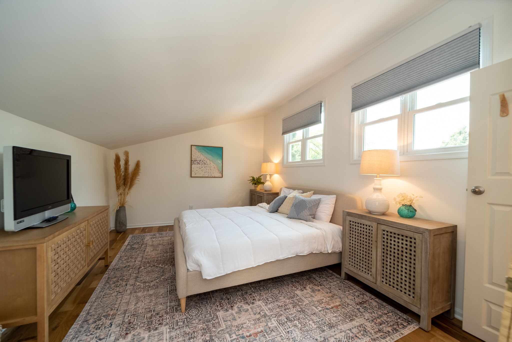 3 habitaciones, tabla de planchar con plancha y cuna de viaje 