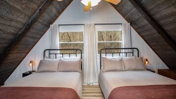 3 dormitorios, tabla de planchar con plancha, cuna de viaje