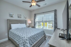 3 bedrooms, desk, free WiFi, bed sheets