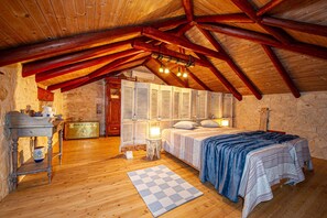 3 chambres, coffre-fort, bureau, fer et planche à repasser