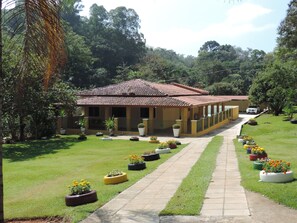 Property grounds - A place for family leisure (Jambeiro)