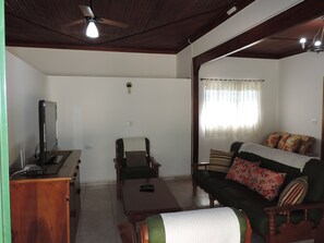 Smart TV - A place for family leisure (Jambeiro)