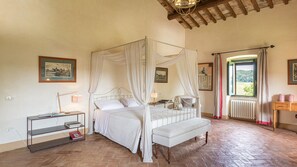 5 dormitorios, tabla de planchar con plancha, wifi gratis y ropa de cama