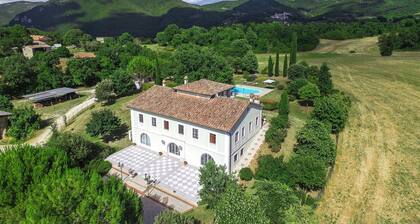 Tenuta Astolfi 12+3, Emma Villas