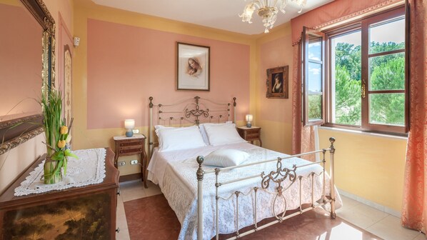 6 habitaciones, tabla de planchar con plancha y wifi gratis 
