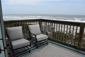 Property grounds - The Salty Peanut---no peeking here!! (Surf City)