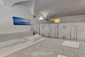 Unclassified image, 4 of 6, button