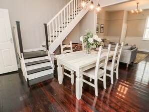 Cottage | Interior