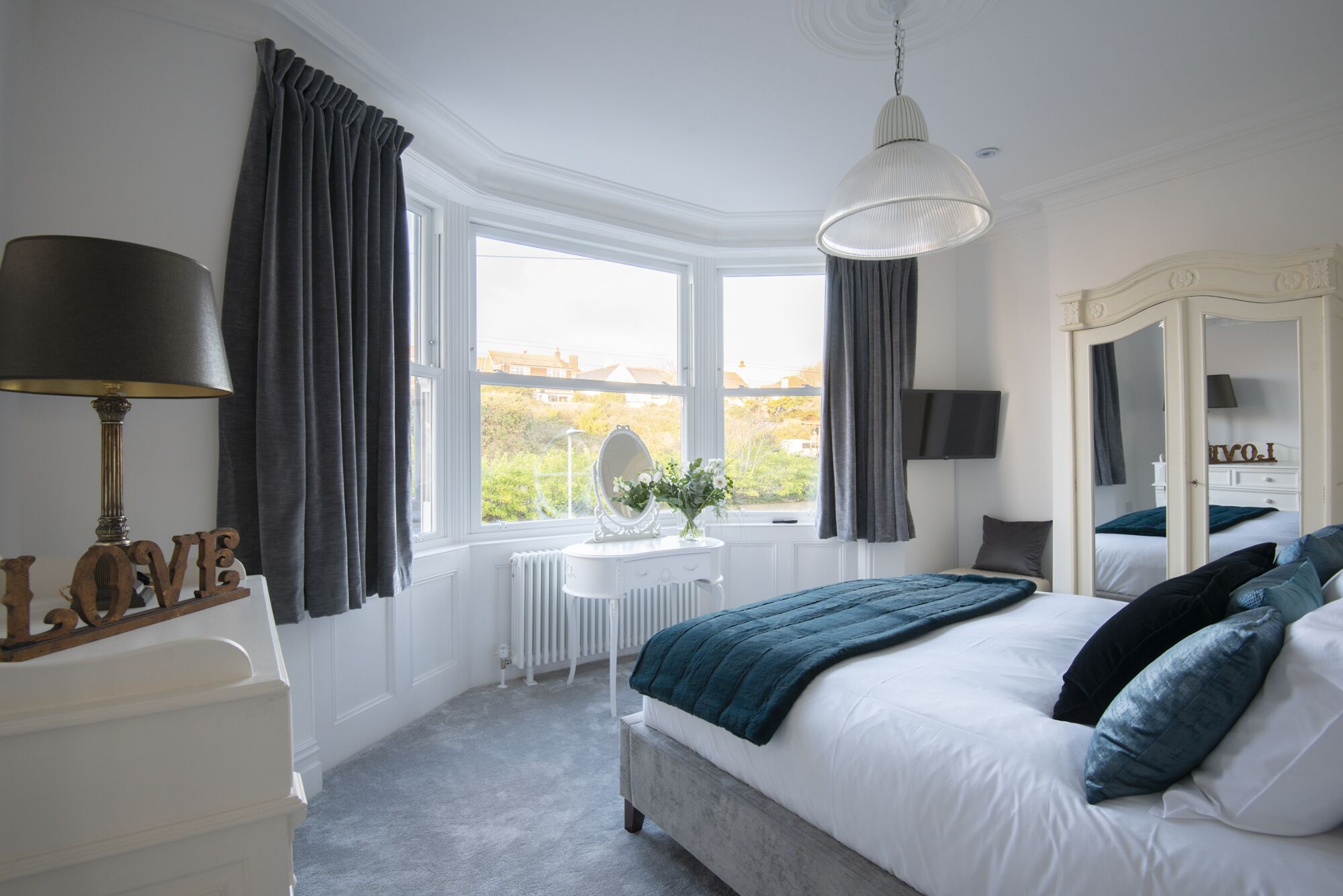 6 bedrooms, iron/ironing board, travel cot, free WiFi