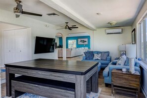 Smart TV, video games - Gone Coastal~ Expansive Waterfront Pool Home (Marathon)