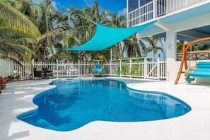 A heated pool - Gone Coastal~ Expansive Waterfront Pool Home (Marathon)