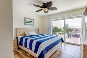 4 bedrooms, desk, iron/ironing board, travel cot