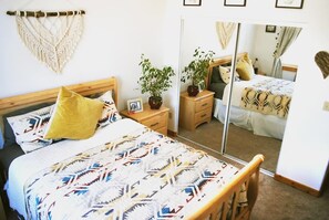 2 bedrooms, desk, free WiFi, bed sheets