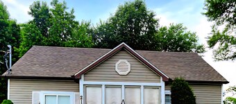 Lakeside Shady Rest Home Away from Home blocks from Rend Lake and I57/I64