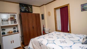 2 soverom, skrivebord, strykejern/-brett og wi-fi (inkludert)