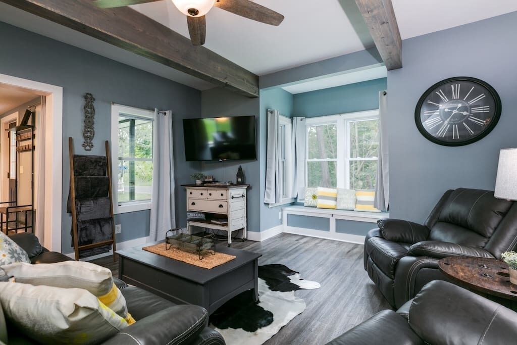 Beautiful 5 BR located next to Pine Creek!
