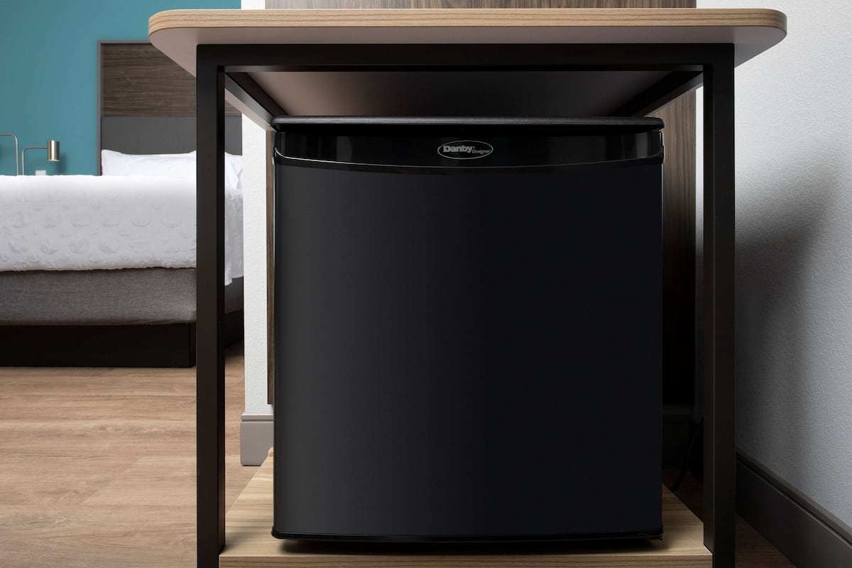 Schreibtisch, laptopgeeigneter Arbeitsplatz, Verdunkelungsvorhänge