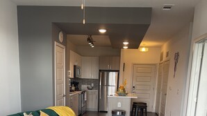 Living area - Perfect Unit in the heart of Atlanta! (Atlanta)