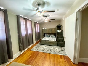 12 bedrooms, free WiFi, bed sheets