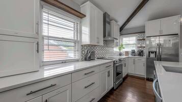 KylskÄp, mikrovÄgsugn, ugn och spishÀll