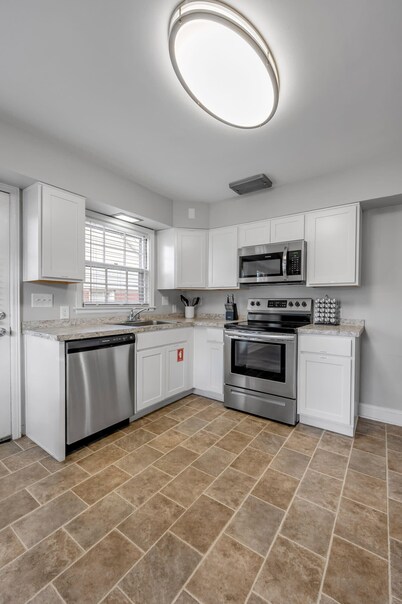 Updated Home | Downtown | Luxe Beds | Ping Pong