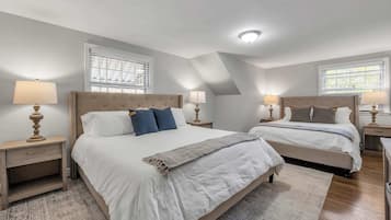 4 bedrooms, desk, iron/ironing board, travel crib