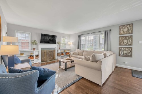 Updated Home | Downtown | Luxe Beds | Ping Pong