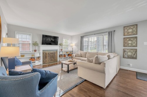Updated Home | Downtown | Luxe Beds | Ping Pong