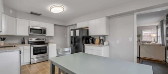 Updated Home | Downtown | Luxe Beds | Ping Pong