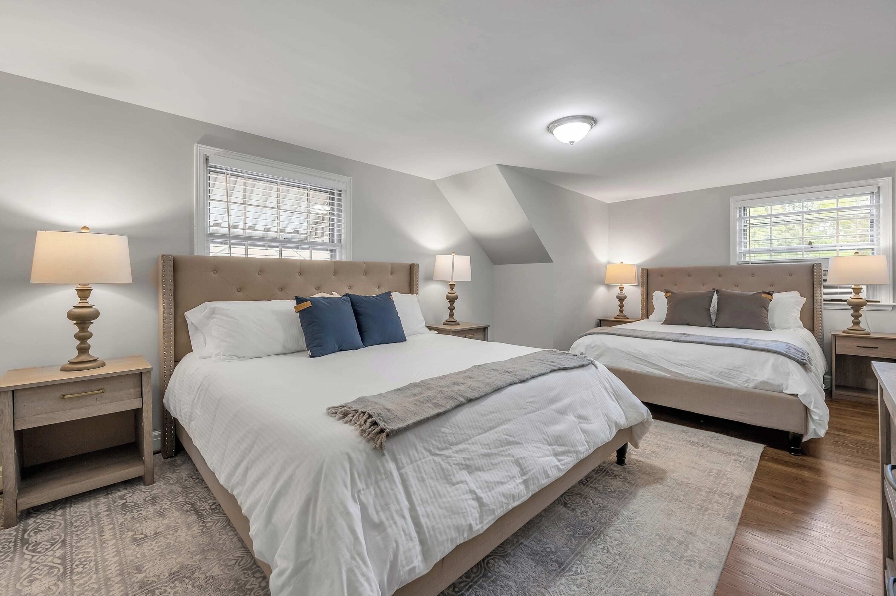 4 bedrooms, desk, iron/ironing board, travel crib