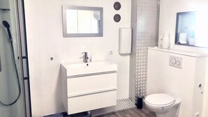 A modern bathroom with a white sink, mirror, and toilet. - TH Team Housing Apartments - III (Sanem)