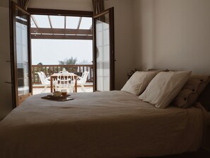 4 bedrooms, iron/ironing board, travel crib, free WiFi