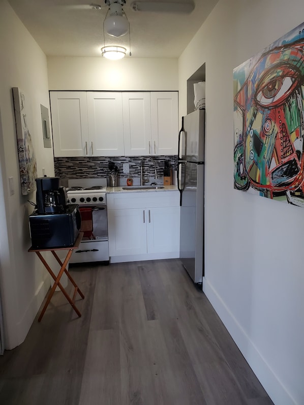 Fridge, microwave, oven, coffee/tea maker