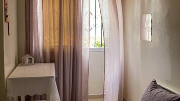 1 Schlafzimmer, Reisekinderbett, kostenloses WLAN, Bettwäsche