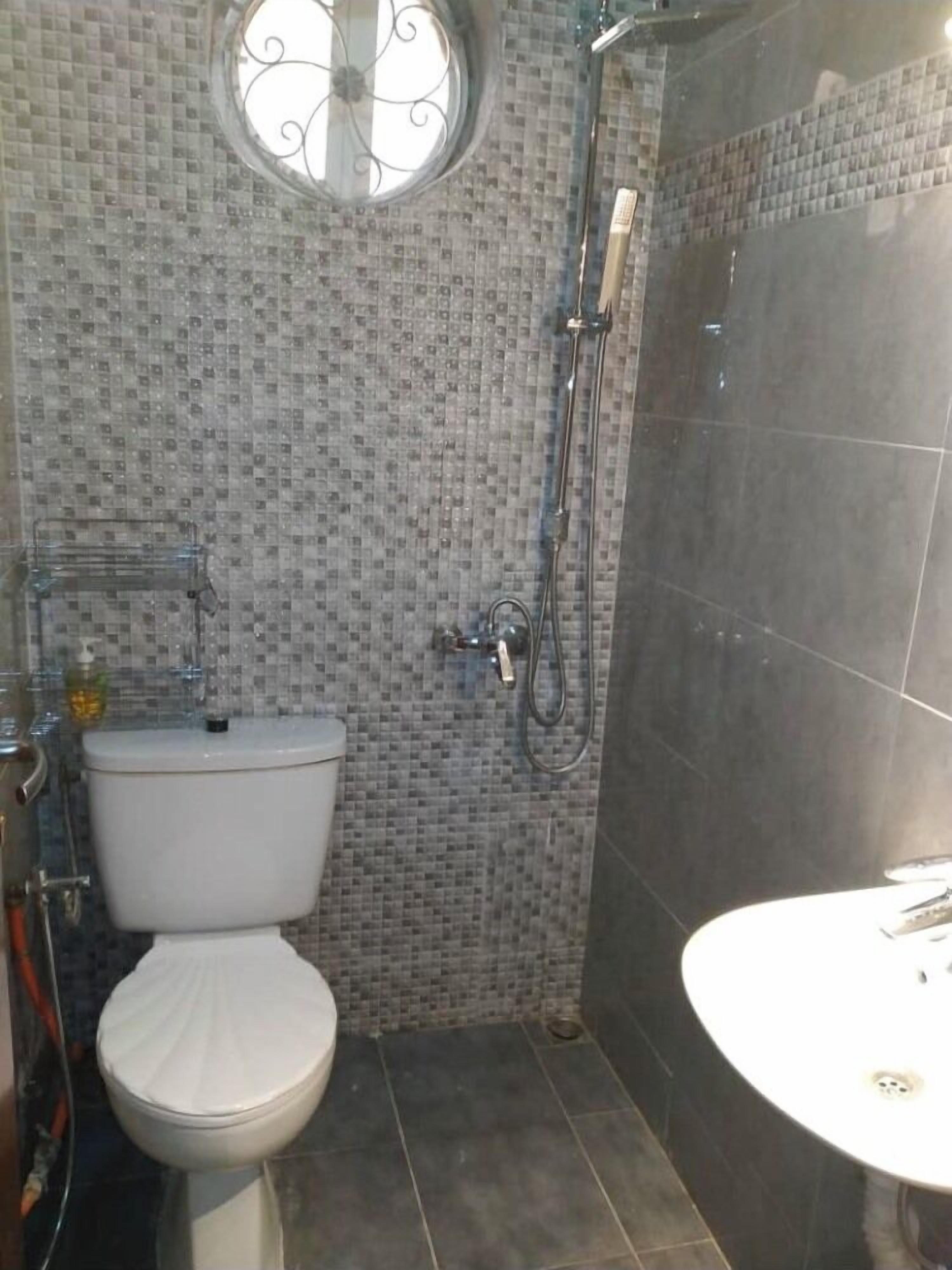 Shower, towels, toilet paper