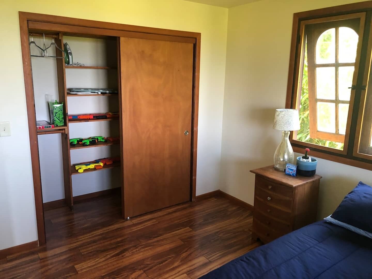 2 bedrooms, desk, iron/ironing board, travel crib