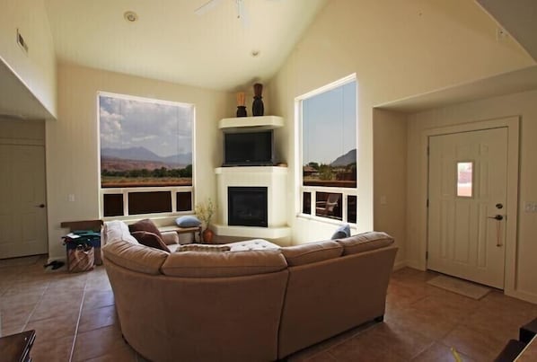 Smart TV y chimenea