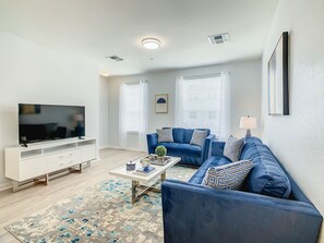 Living area - Vista Cay Townhouses by Casiola (Orlando)