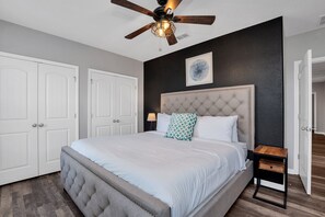 5 bedrooms, free cribs/infant beds, bed sheets - 4767 Terrasonesta Drive (Davenport)