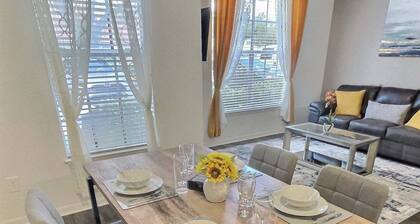 Cozy apartment a few minutes away from Disney.