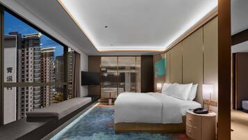 Presidentiële suite, 1 kingsize bed | Donzen dekbedden, een kluis op de kamer, een bureau