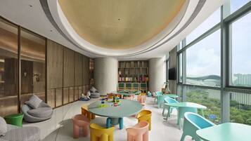 Enjoy a communal dining or socializing space with a round table and unique chairs, plus a cozy seating area for relaxation.