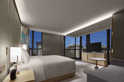 Suite Deluxe, 1 très grand lit | Couette en duvet, coffre-fort, bureau, rideaux d’obscurcissement
