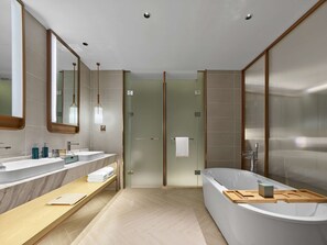 Premium Suite, 1 King Bed | Bathroom shower - DoubleTree by Hilton Nanning Wuxiang (Nanning)
