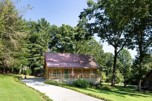 Exterior - Valentine Drive Cabin 1 (Lookout Mountain)