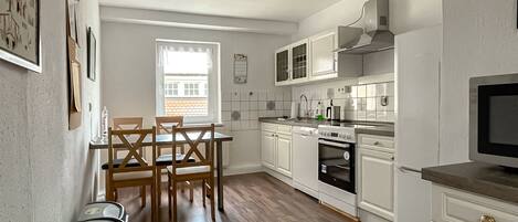 Apartment, Private Bathroom, City View | Interior